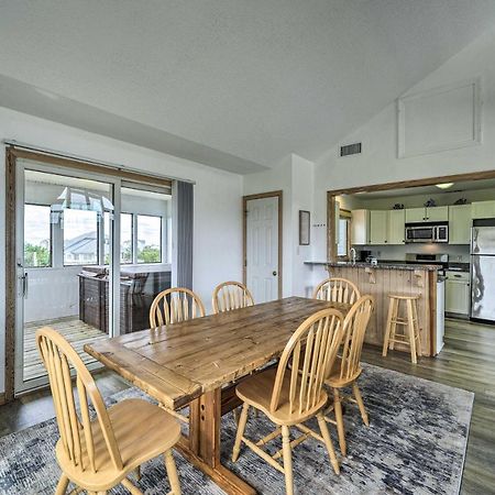 Avon Home On The Channel With Hot Tub And Deck! Eksteriør billede